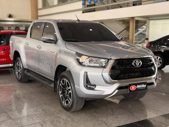 TOYOTA HILUX 2.8 D-4D TURBO DIESEL CD SRV 4X4 AUTOMÁTICO TOYOTA HILUX 2.8 D-4D TURBO DIESEL CD SRV 4X4 AUTOMÁTICO